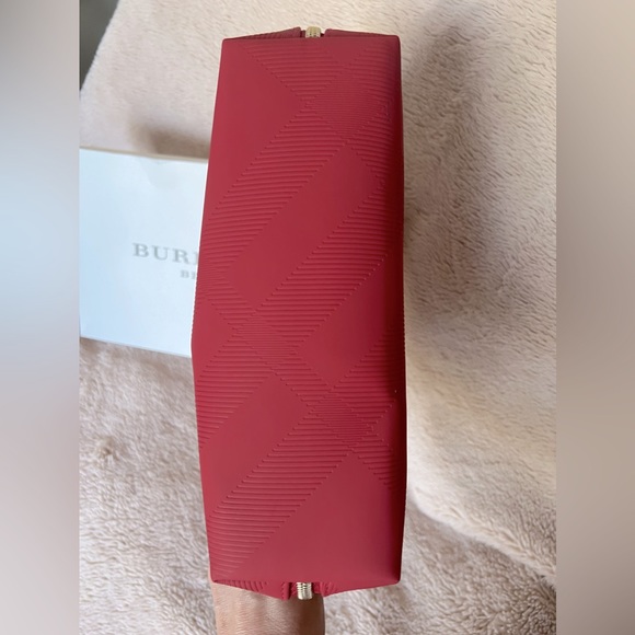 BURBERRY Beauty Limited Edition Large Military Red Nova Plaid Design Trousse - Picture 5 of 12